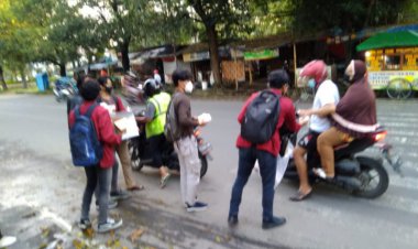 Tebar Jala Kebaikan, FT UMC Bagi Takjil Selama Ramadhan 1443 H