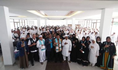 Hadiri Manasik Calon Jamaah Umroh, Bupati Imron Apresiasi Kepala Cabang Samira Travel Cirebon