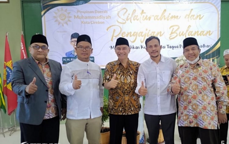 Rektor UMC Hadiri Silaturahim dan Pengajian Bulanan PDM Kota Cirebon