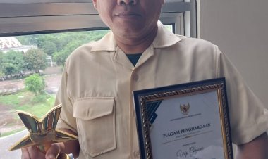 Dr. Urip Giyono Dosen FH UMC Raih Penghargaan Pekan Penghargaan SSKCKR