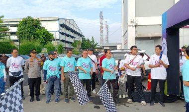 Hadiri HUT ke-8 RS Permata Cirebon, Prof Rokhmin bersama Warga Nikmati Jalan Santai