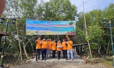 Bersama Indocement Tunggal Prakarsa Palimanan, FEB UMC Gelar Aksi Bersih Pantai dan Penanaman Pohon Endemik