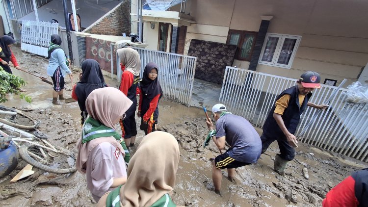 Aksi Cepat UMC, Hadir Membantu Warga Korban Banjir
