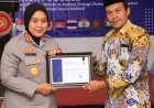 UMC Beri Penghargaan Global Safety Ambassador untuk Kombes Pol Sumarni