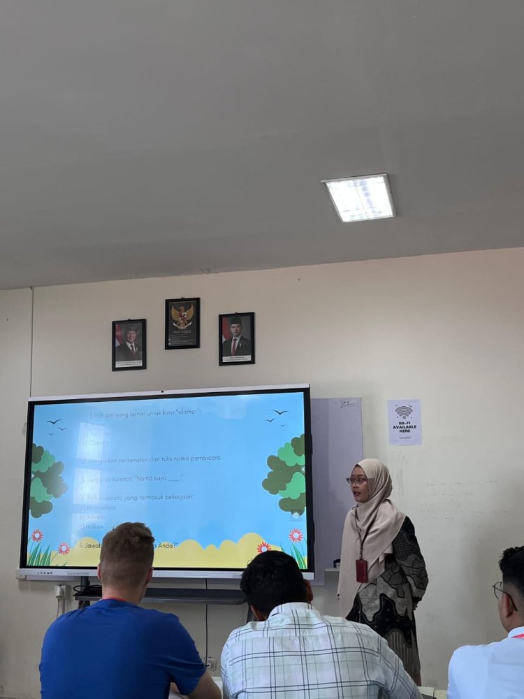 Di Hari Pertama, Dosen Prodi PBI UMC Sambut Hangat Mahasiswa Internasional