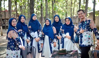 Semarak Hari Batik, Dosen PBI UMC Kenakan Batik dengan Penuh Kebanggaan