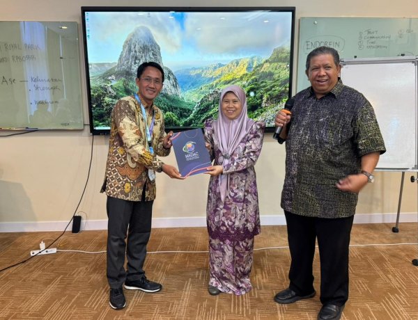 Dosen FAI UMC Mendunia di Forum MADAC Malaysia