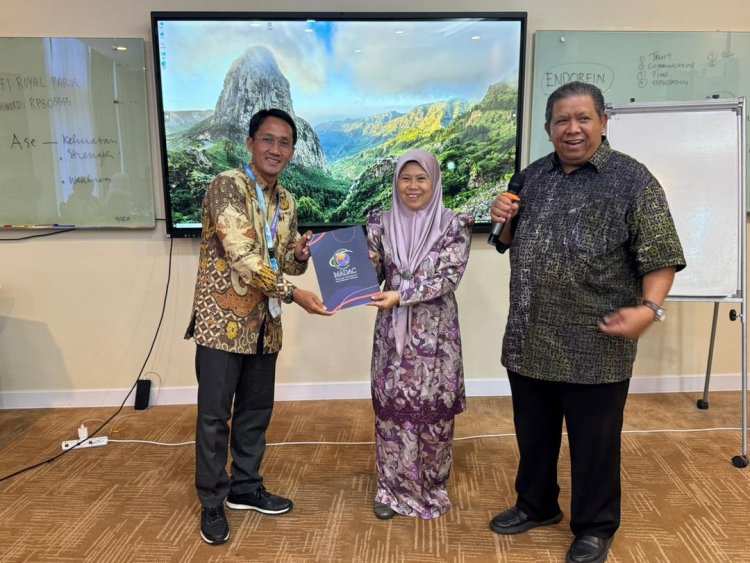 Dosen FAI UMC Mendunia di Forum MADAC Malaysia