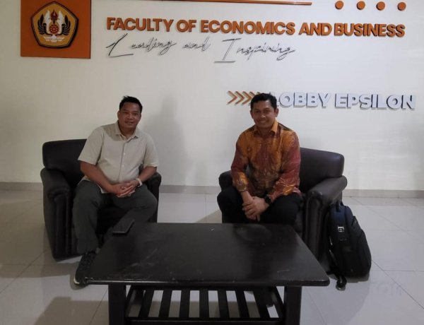 Dr. Sandi, Dosen FEB UMC  Berikan Kuliah Umum di Prodi Manajemen Universitas Padjadjaran