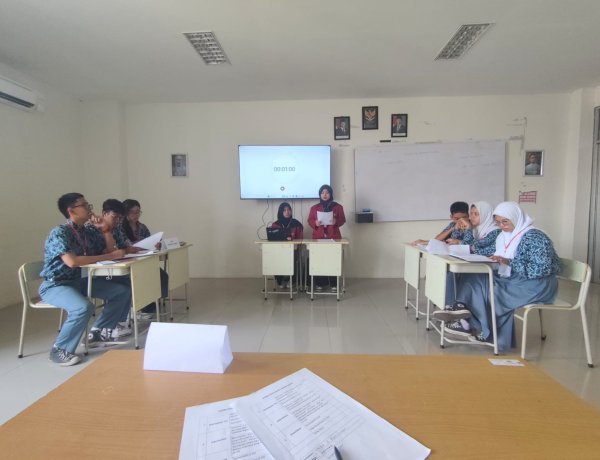 Wujud Tanggung Jawab Prodi Unggul, FH UMC Sukses Gelar Adu Gagasan Pelajar Cirebon