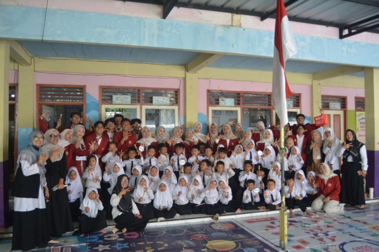 Dosen dan Mahasiswa Ilmu Komunikasi UMC Edukasi Literasi Media Digital bagi Anak Usia Dini di RA Al-Wahdah