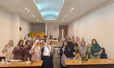 Buat UMKM Cirebon Naik Kelas, Dekan Fakultas Teknik UMC Berikan Pelatihan Digital Marketing