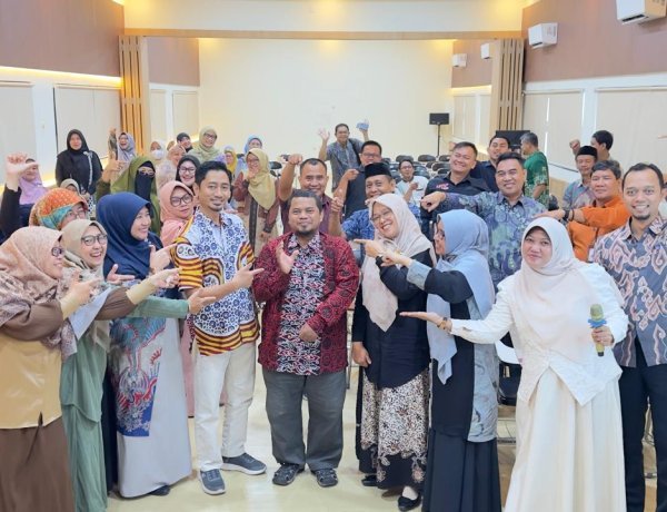 Prof. Abdul Karim Jadi Guru Besar Pertama FKIP UMC, Dekan: Jadi Penyemangat Dosen