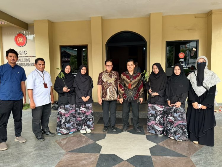 Bersama Panitia CIS Al-Hikmah 2026, Prof. Rokhmin Dahuri dan Dekan FEB UMC Kick Off Green Action 1.000 Bibit Pohon